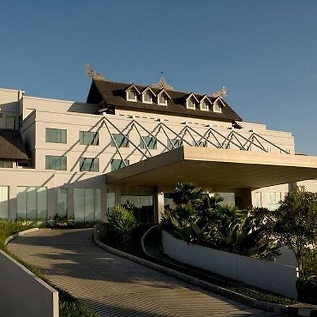 Santika Bsquare-Sepinggan Airport Hotel Balikpapan  Exterior photo