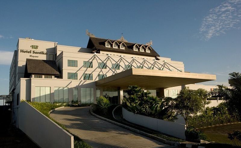 Santika Bsquare-Sepinggan Airport Hotel Balikpapan  Exterior photo